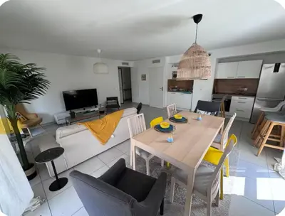 Télévision ou salle de divertissement dans l'établissement La Suite Charbonnières