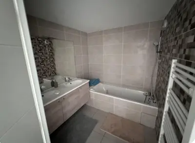 Salle de bains dans l'établissement La Suite Charbonnières