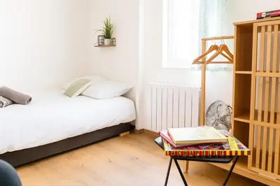 Un ou plusieurs lits dans un hébergement de l'établissement Charming bright studio Bellecombe district Lyon 6th
