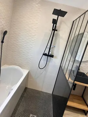 Salle de bains dans l'établissement Maison de Saint-Denis-en-Bugey