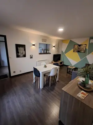 Cuisine ou kitchenette dans l'établissement Maison entière, cours privée, tout à proximité