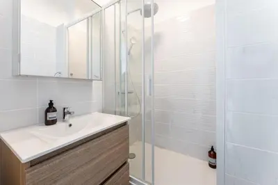 Salle de bains dans l'établissement Le belvédère de Lyon - Quartier Croix-Rousse