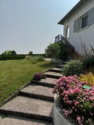 Jardin de l'établissement Appartement indépendant dans une maison