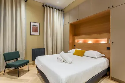 Un ou plusieurs lits dans un hébergement de l'établissement L'Exclusif Spa Suites Prestige Lyon Croix-Rousse