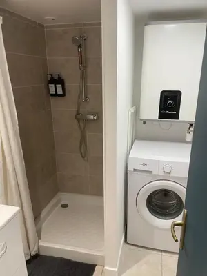 Salle de bains dans l'établissement CHARMANT STUDIO à MONTCHAT