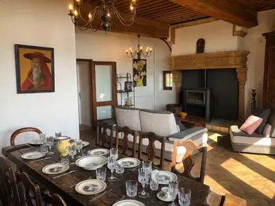 Coin salon dans l'établissement Maison Forte DES GRANDS MAISONS