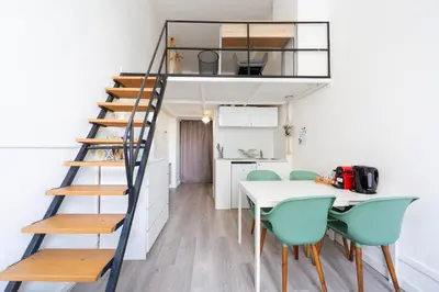 Cuisine ou kitchenette dans l'établissement Art de Recevoir - Le Petit Duplex Cosy proche Métro D Vaise