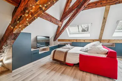 Un ou plusieurs lits dans un hébergement de l'établissement Appartement Chaleureux et Moderne sous les toits du Château 8pers