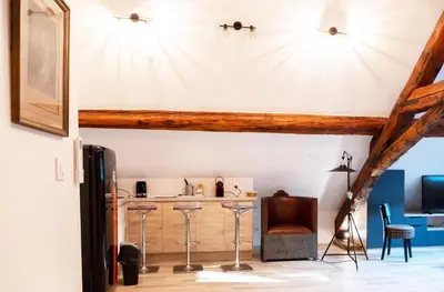 Coin salon dans l'établissement Appartement Chaleureux et Moderne sous les toits du Château 8pers