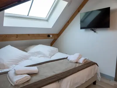 Un ou plusieurs lits dans un hébergement de l'établissement Appartement Chaleureux et Moderne sous les toits du Château 8pers