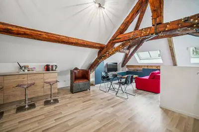 Cuisine ou kitchenette dans l'établissement Appartement Chaleureux et Moderne sous les toits du Château 8pers