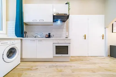 Cuisine ou kitchenette dans l'établissement Large bright loft 6 people near Saxe-Gambetta