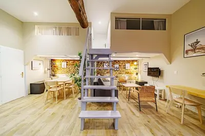 Cuisine ou kitchenette dans l'établissement Large bright loft 6 people near Saxe-Gambetta