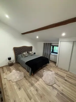 Un ou plusieurs lits dans un hébergement de l'établissement Appartement moderne rénové et tout équipé