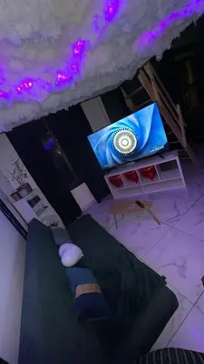Télévision ou salle de divertissement dans l'établissement Appartement jacuzzi - Love Room