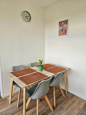 Plan de l'établissement Le Friendly avec Parking - 6 pers - 15 min de Lyon - Balcon