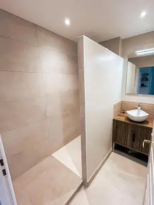Salle de bains dans l'établissement Grand T2 lumineux, 74 m
