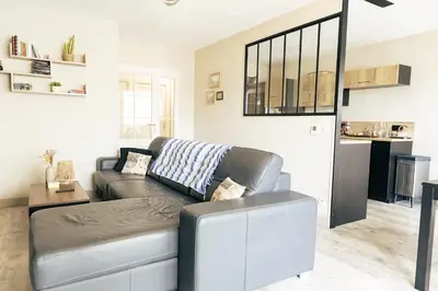 Cuisine ou kitchenette dans l'établissement Grand T2 lumineux, 74 m