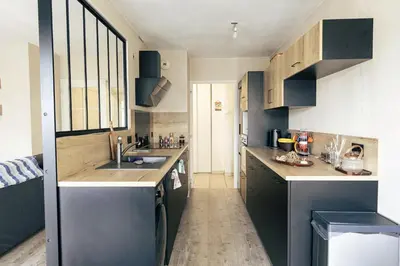 Cuisine ou kitchenette dans l'établissement Grand T2 lumineux, 74 m
