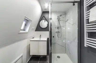 Salle de bains dans l'établissement All in Lyon | Le studio des Célestins