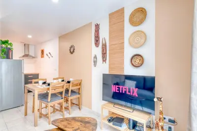 Cuisine ou kitchenette dans l'établissement Le Soleil d'Afrique - T3 - Montluel
