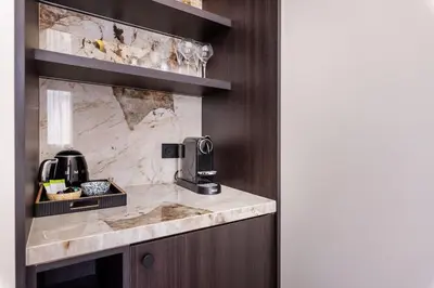 Cuisine ou kitchenette dans l'établissement Ecrin Romantique, Suite d'exception avec balnéo