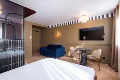 Un ou plusieurs lits dans un hébergement de l'établissement Studio Art Déco Escapade Élégante et Raffinée