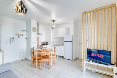 Cuisine ou kitchenette dans l'établissement La Pause Urbaine - Proximité Lyon - Terrasse Privée