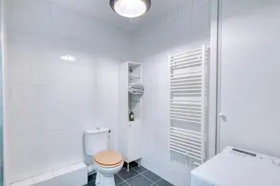 Salle de bains dans l'établissement La Pause Urbaine - Proximité Lyon - Terrasse Privée