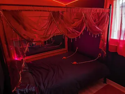 Un ou plusieurs lits dans un hébergement de l'établissement Le boudoir des jouissances perverses