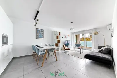 Coin salon dans l'établissement Large family apartment with parking in Lyon
