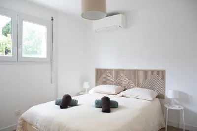 Un ou plusieurs lits dans un hébergement de l'établissement Charmant appartement T3