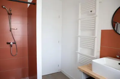 Salle de bains dans l'établissement Charmant appartement T3