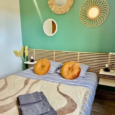Art de Recevoir - Douce Escapade à Lyon 8 - Appartement Lumineux avec Terrasse & Climatisation