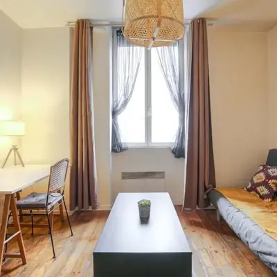 Charming with balcony in the heart of the 7th