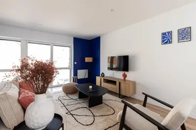 Télévision ou salle de divertissement dans l'établissement Zest Terracotta Villeurbanne