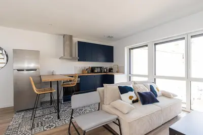 Télévision ou salle de divertissement dans l'établissement Zest Cocooon Villeurbanne
