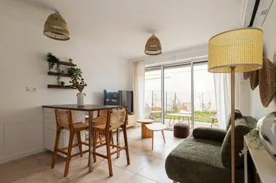 Télévision ou salle de divertissement dans l'établissement Zest Boheme Villeurbanne