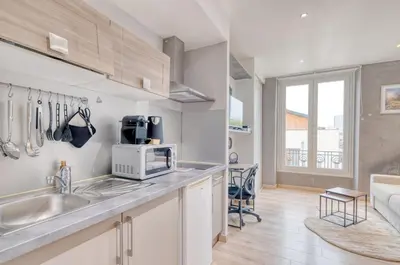 Cuisine ou kitchenette dans l'établissement Le calme urbain - Villeurbanne - Proximité Lyon