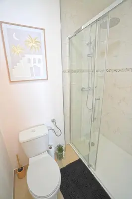Salle de bains dans l'établissement Studio neuf parking gratuit 15 minutes de Lyon