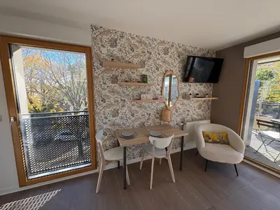 Télévision ou salle de divertissement dans l'établissement Appartement cosy avec grand balcon à Bron