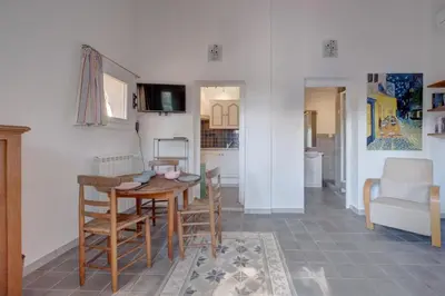 Télévision ou salle de divertissement dans l'établissement Cozy nest in gorgeous nature