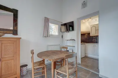 Cuisine ou kitchenette dans l'établissement Cozy nest in gorgeous nature