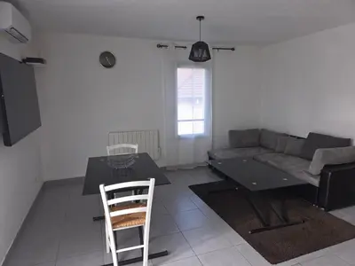 Coin salon dans l'établissement charmant T2 la soie avec place de parking