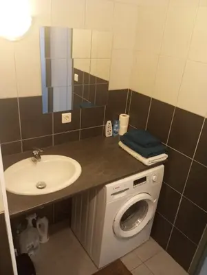 Salle de bains dans l'établissement charmant T2 la soie avec place de parking