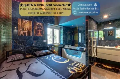 Un ou plusieurs lits dans un hébergement de l'établissement Queen & King, petit cocon chic