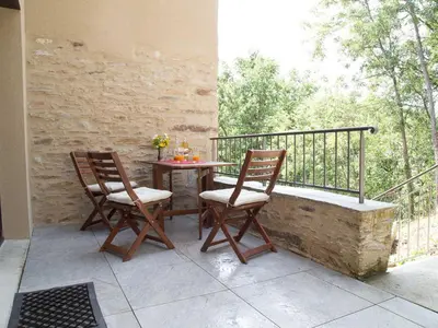 Balcon ou terrasse dans l'établissement Gîte spacieux moderne avec wifi et terrasse - FR-1-496-370