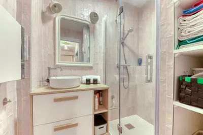 Salle de bains dans l'établissement Appartement Le perchoir - Welkeys