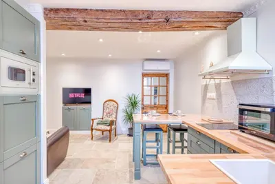 Cuisine ou kitchenette dans l'établissement Le Buckingham - CNPE - Meximieux