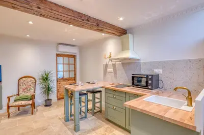 Cuisine ou kitchenette dans l'établissement Le Buckingham - CNPE - Meximieux